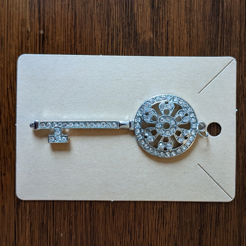 2 for 20$ vintage big key pendant